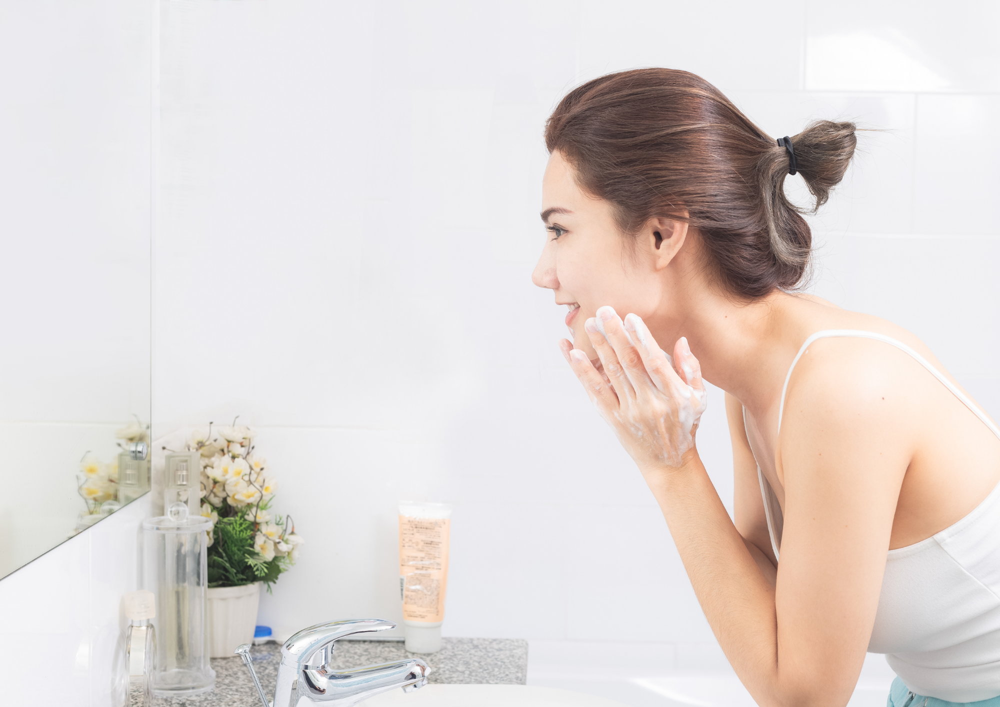 「肌に優しいメイク」と「丁寧なオフ」で美肌を育む